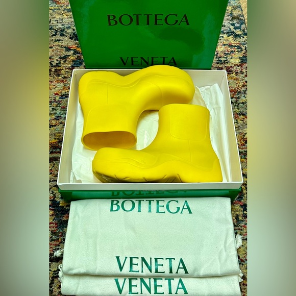 Bottega Veneta Unisex Puddle Rubber Ankle Boot - Picture 3 of 8